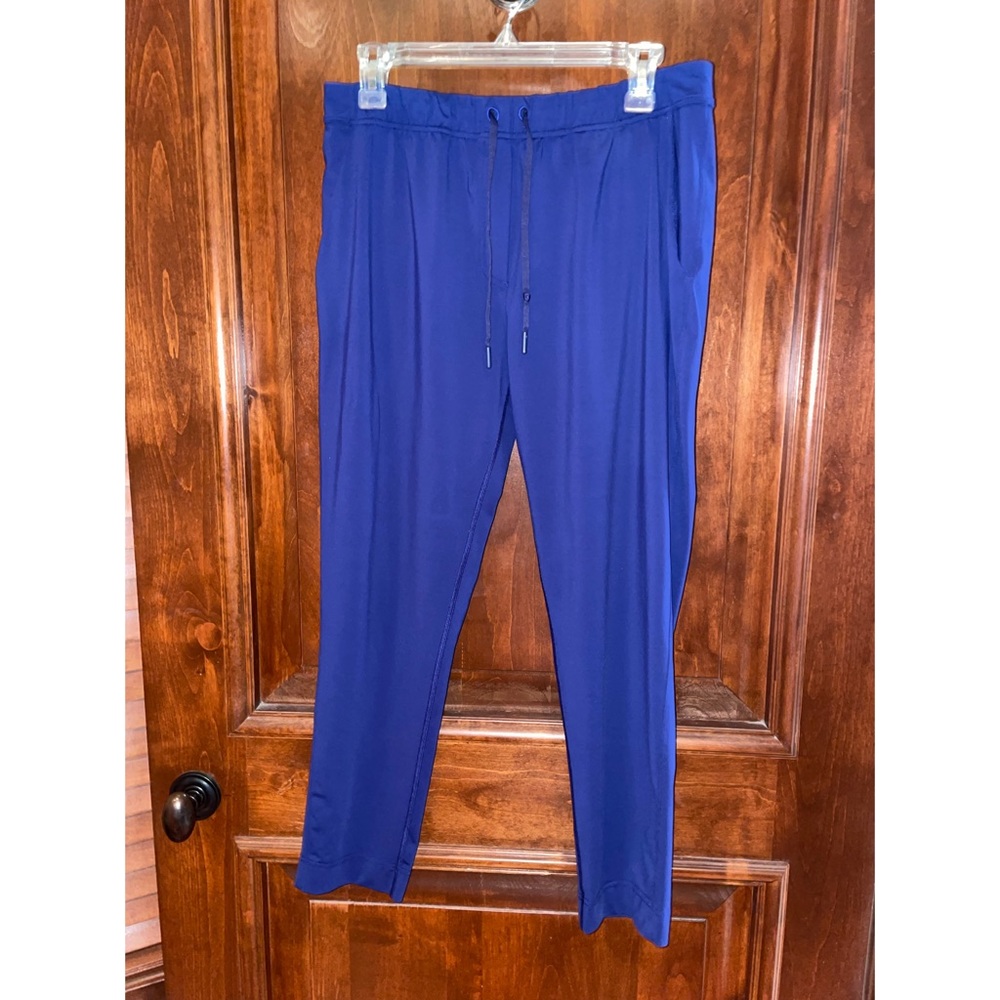 Lululemon On the Fly pants SIZE 8